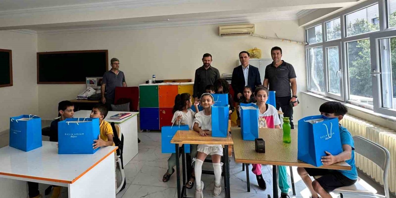 Diyarbakır’da işitme engelli öğrencilere kırtasiye malzemesi desteği sağlandı