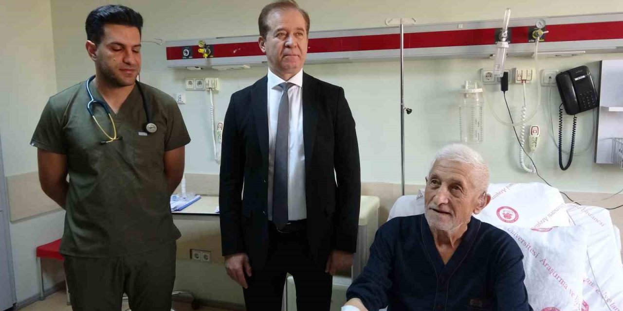 72 yaşındaki adama, çalışan kalpte bypass ameliyatı gerçekleştirildi