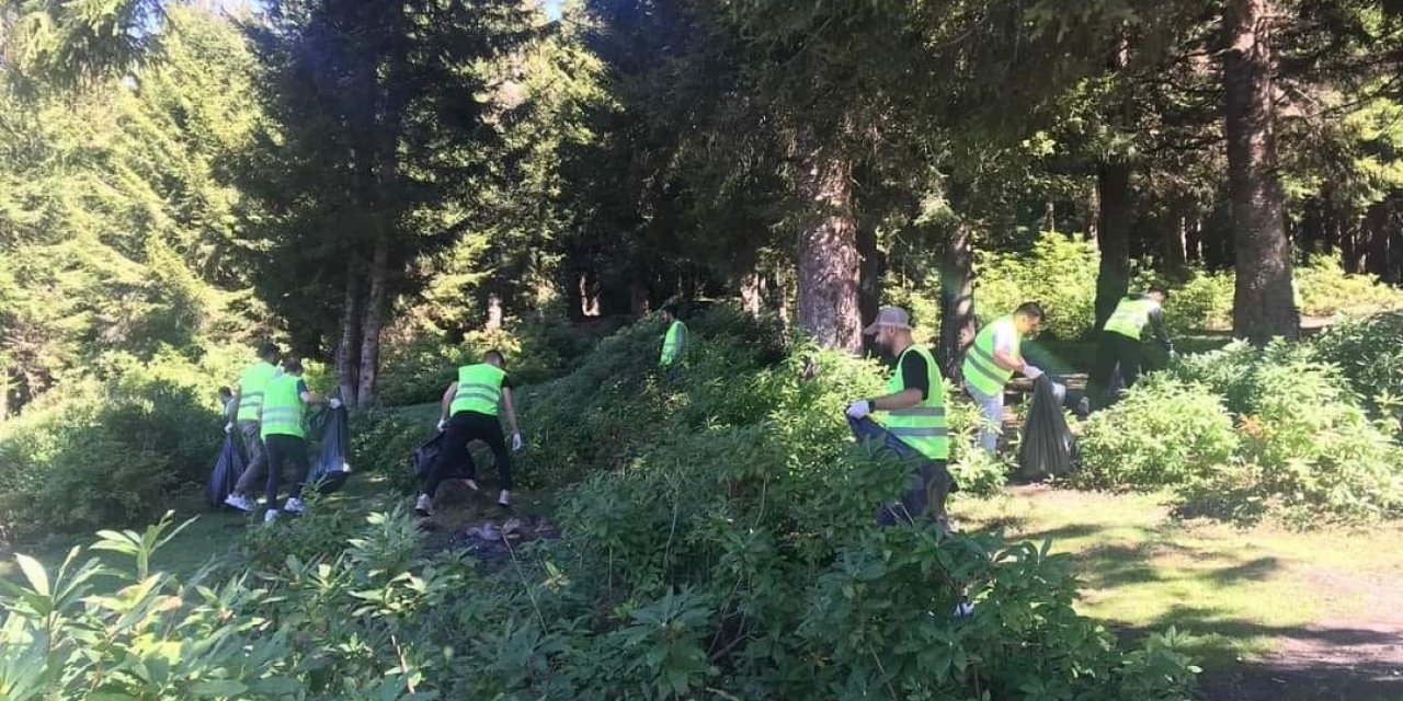 Yaylacıların bıraktığı çöpler temizleniyor