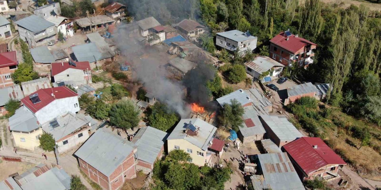 Müştemilatta çıkan yangın evlere sıçramadan söndürüldü