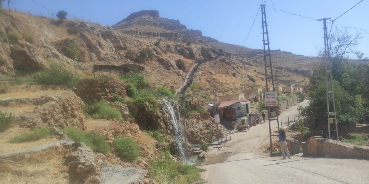 Terörden arınan Gap Şelale’si vatandaşların su ihtiyacını karşılıyor