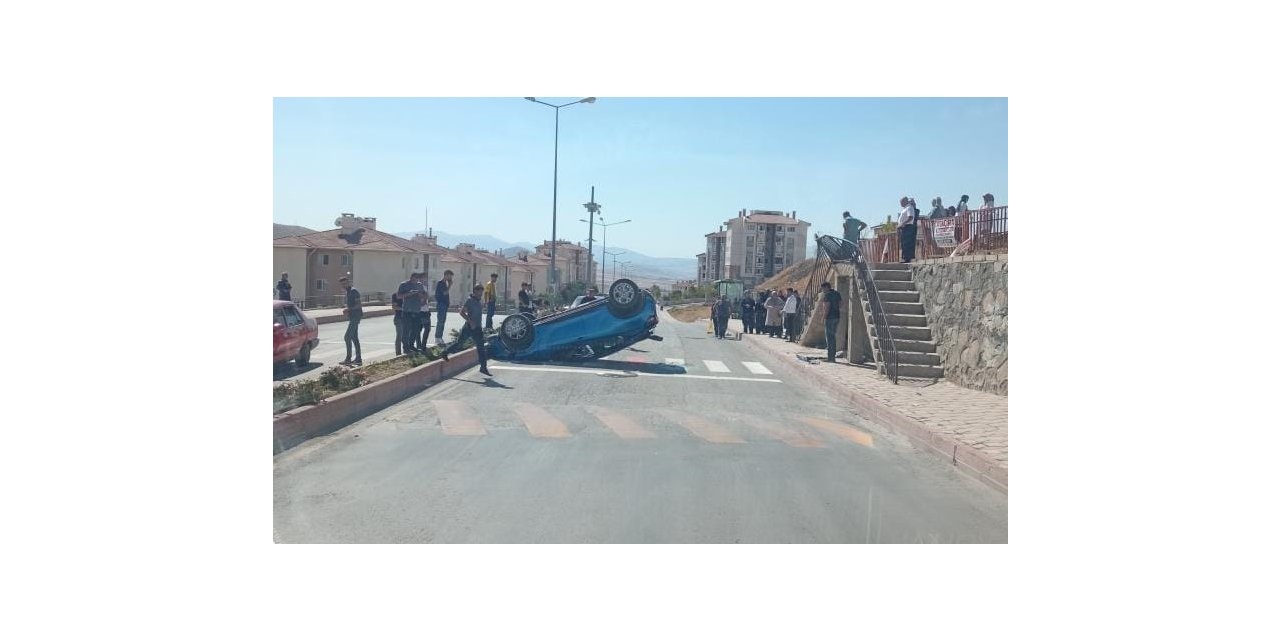 El frenini çekmeyi unuttu, geri geri giden araç takla attı