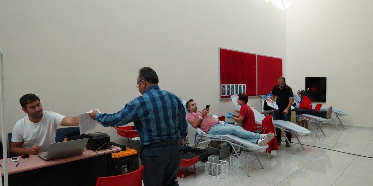 Melikgazi personelinden Kızılay’a kan bağışı