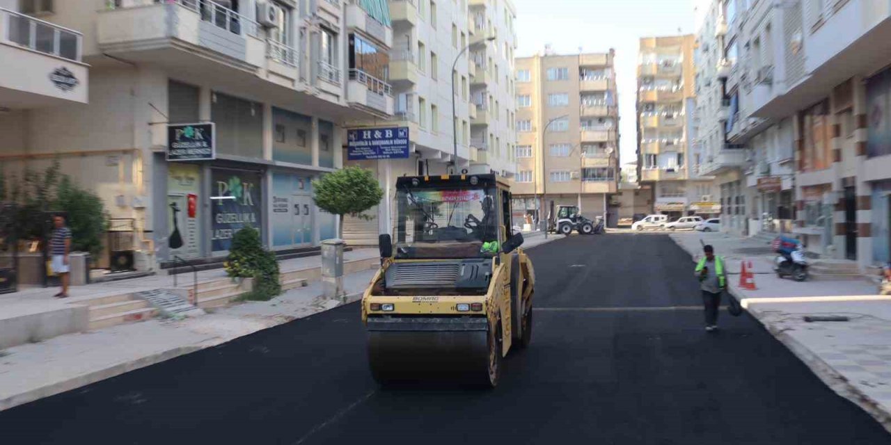 Birecik’te sıcak asfalt atağı sürüyor