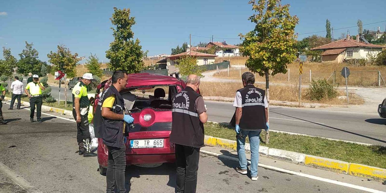 Ters yöne giren çekici ile ticari araç çarpıştı: 5 yaralı