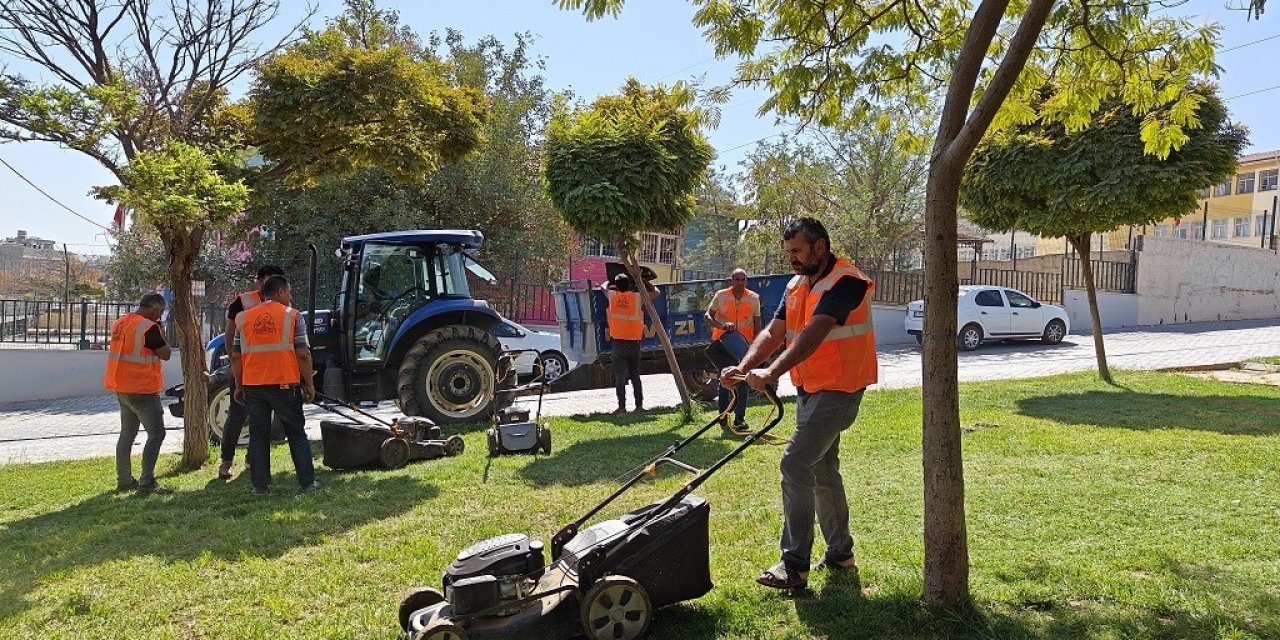 Eyyübiye parklarında sonbahar çalışması