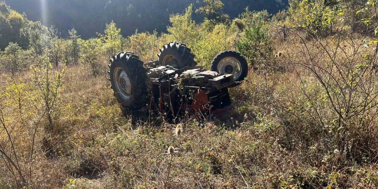 Kastamonu’da traktör devrildi: 1’i ağır 2 yaralı
