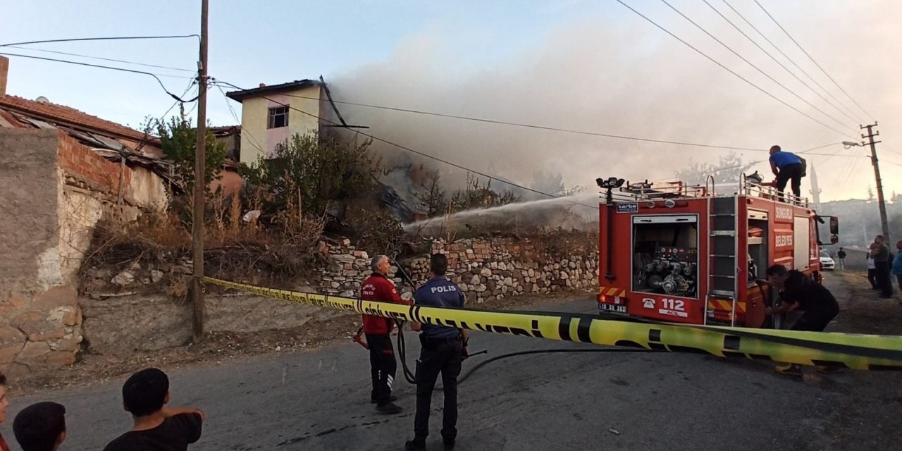 Alevlere teslim olan evde 3 köpek telef oldu