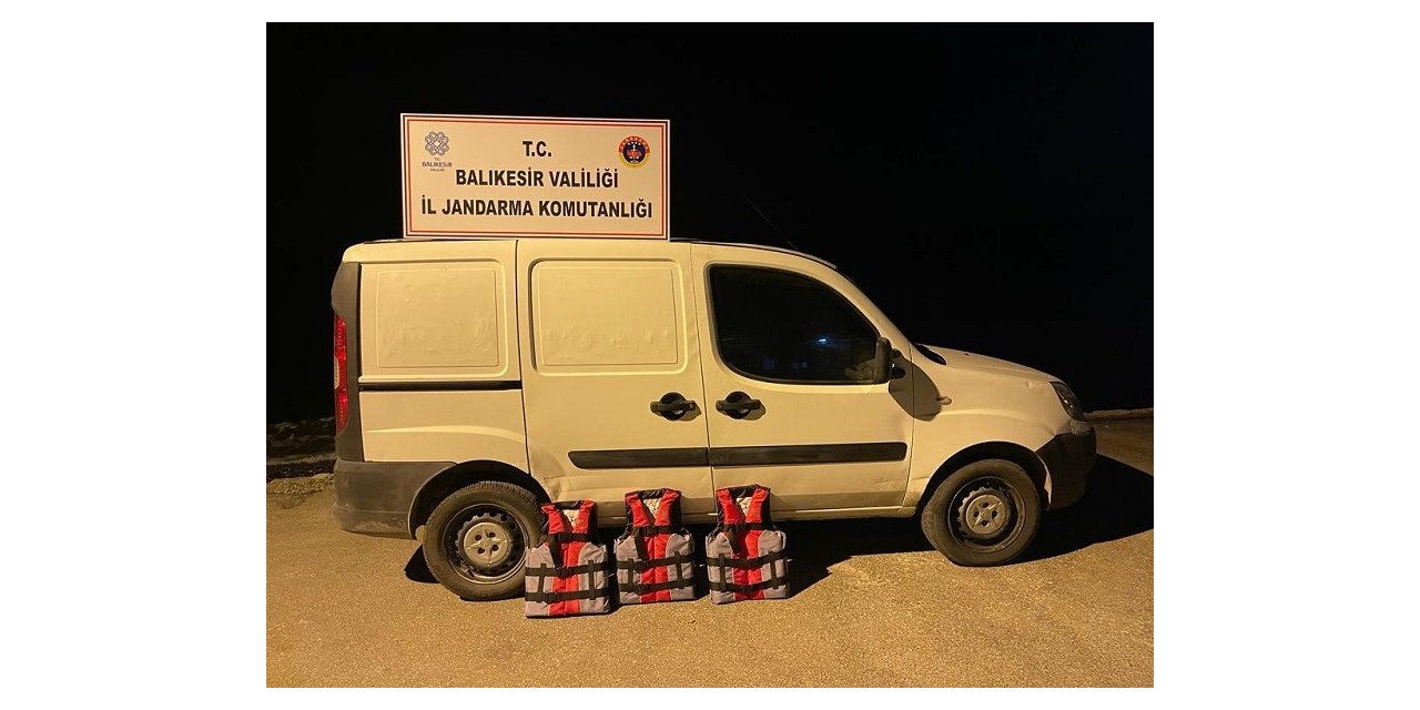 Edremit ve Ayvalık’ta 63 düzensiz göçmen ve 1 organizatör yakalandı