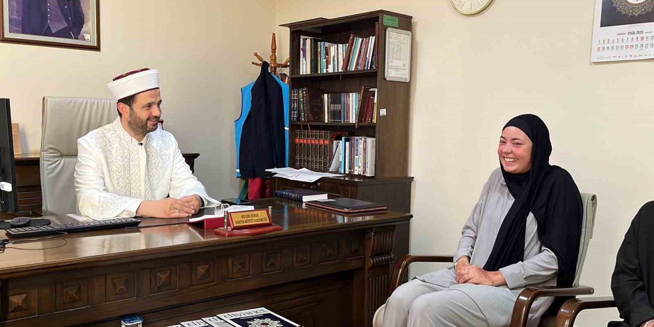 Müslüman olduktan sonra göz yaşlarını tutamadı