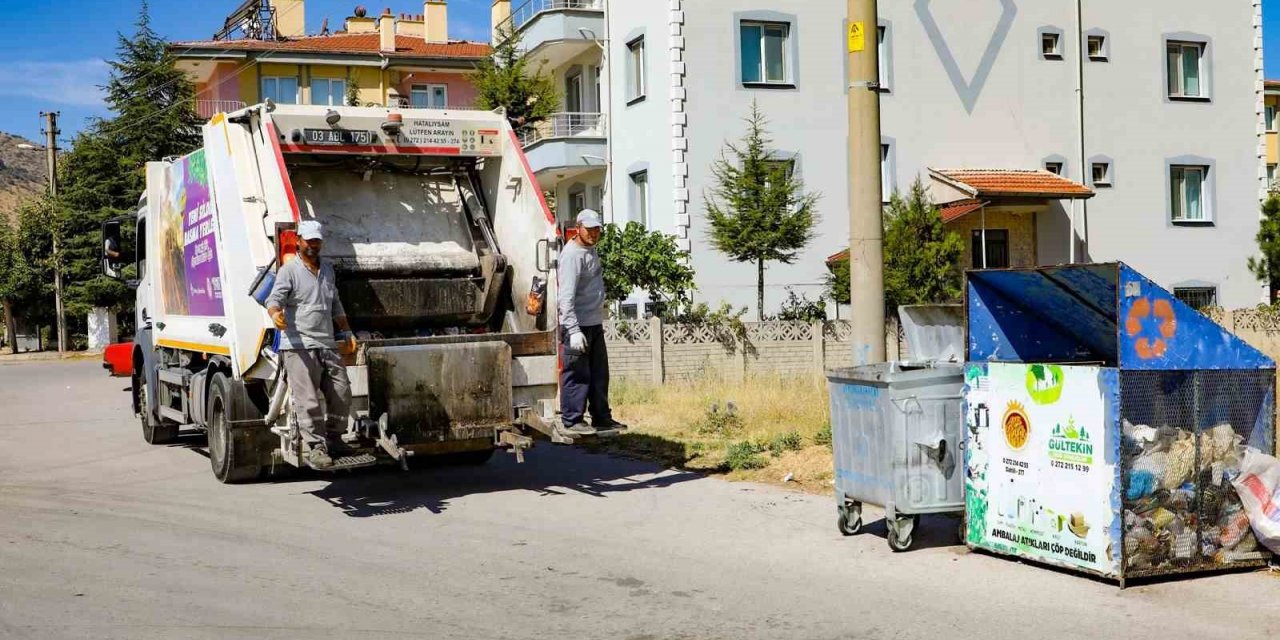 Afyonkarahisar’da çöp kamyonlarından çevreye gül kokusu yayılıyor