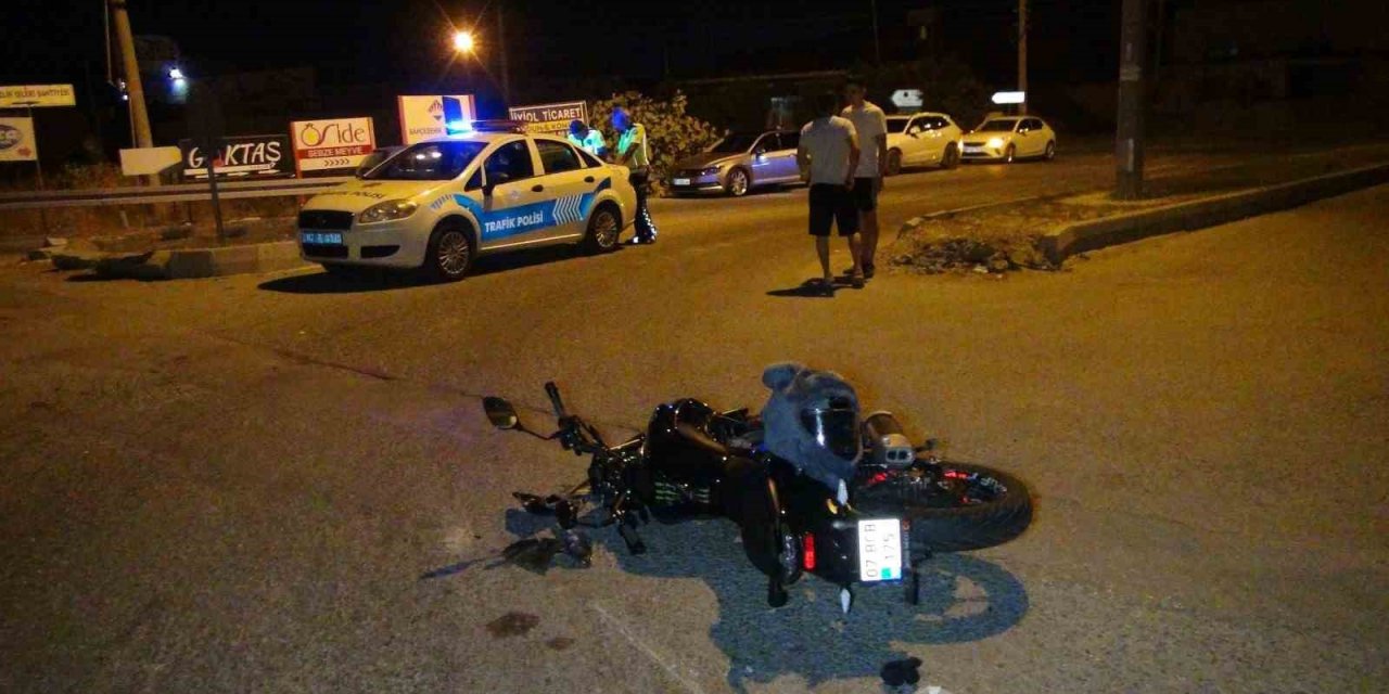 Hafif ticari araçla motosiklet çarpıştı: 1 yaralı