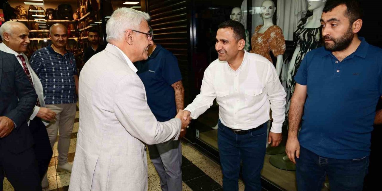 Güder, esnafı yalnız bırakmıyor