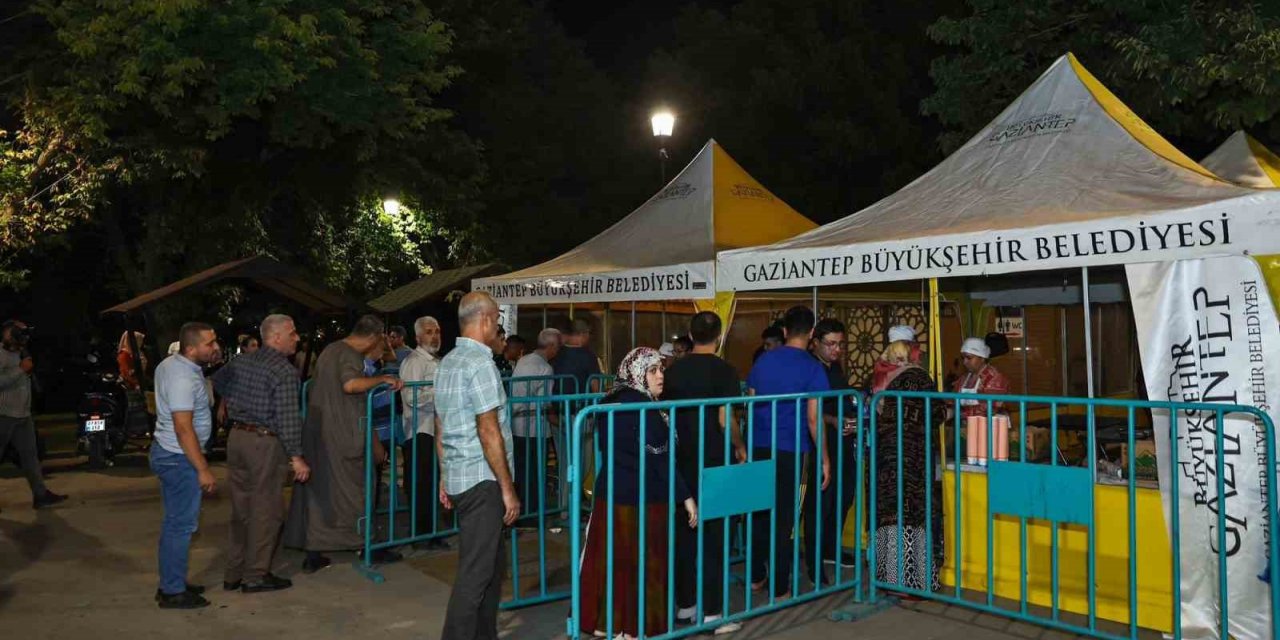 Kandil Gecesi Büyükşehir camilerde ikramda bulundu