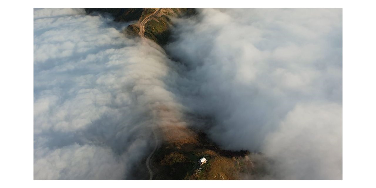 Artvin’de sis bulutunun oluşturduğu manzara hayran bıraktı