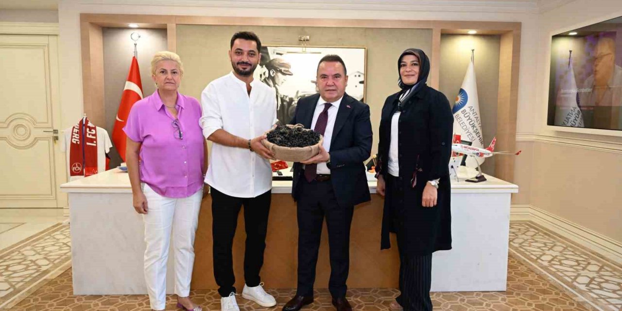 Antalya Büyükşehir destekledi genç çiftçiler üretti