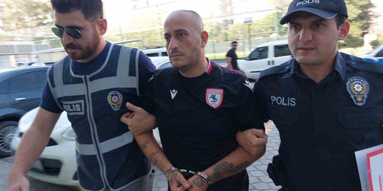 Kırmızı ışıkta geçip öğrenci servisiyle çarpışan tır sürücüsü adliyeye sevk edildi