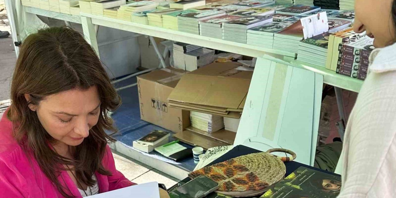 Bu kitap Türk mitolojisinden esinlendi, yapay zeka kullanıldı