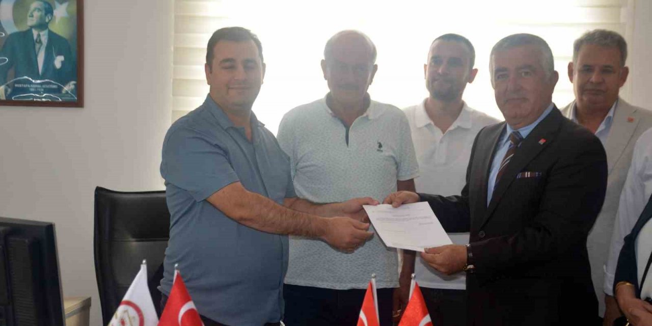 Ali Özdemir mazbatasını aldı