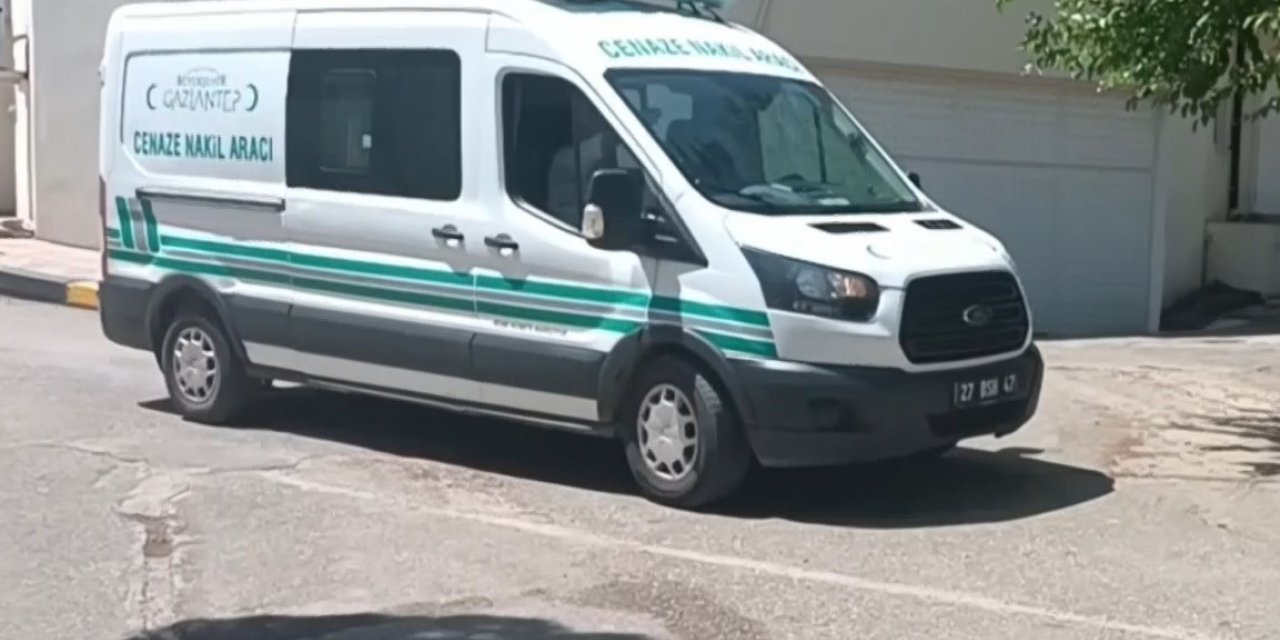 Devrilen akaryakıt yüklü tankerin sürücüsü hayatını kaybetti