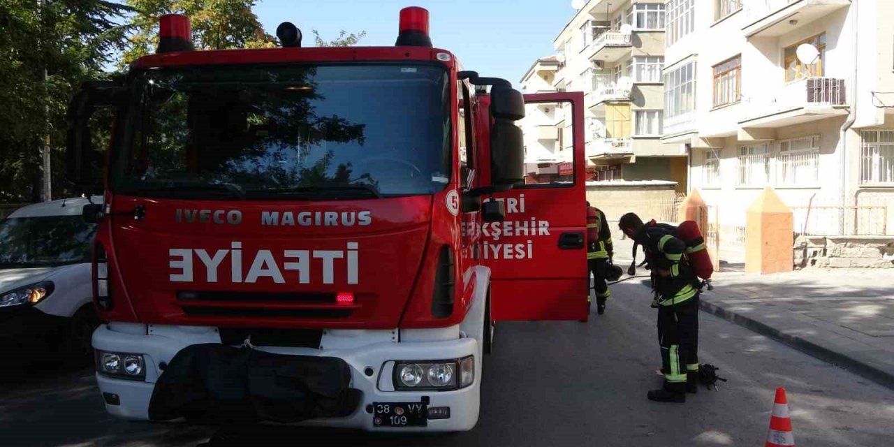 Evde çıkan yangını itfaiye söndürdü