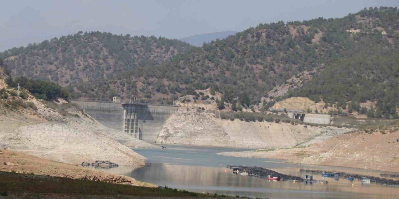 Kemer Barajı kurumaya yüz tuttu