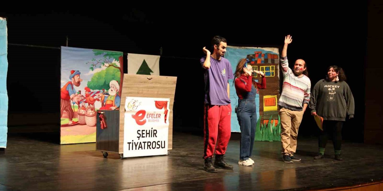 Efeler Belediyesi Şehir Tiyatro yeni dönem başvuruları sürüyor