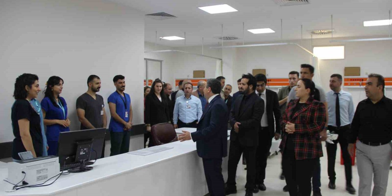 Vali Atay Cizre Devlet Hastanesi’nde çalışmalar hakkında bilgi aldı