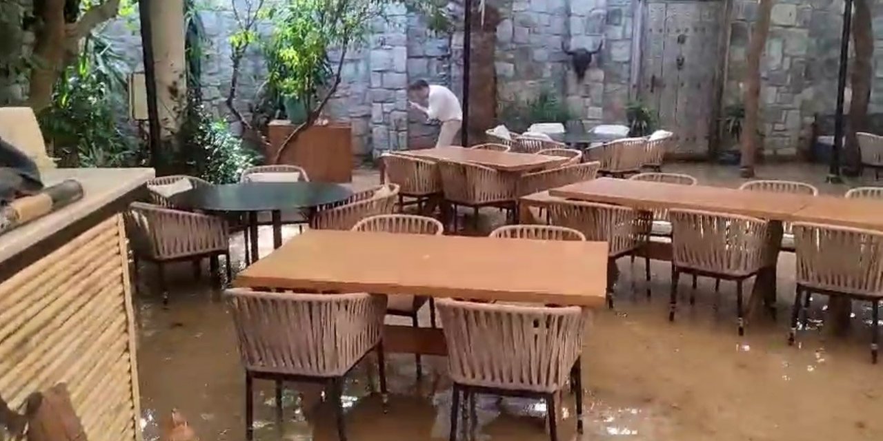 Bodrum’da restoran sular altında kaldı