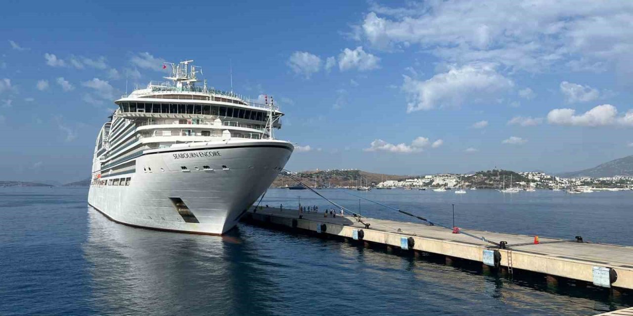 Bodrum’a dev gemi ile geldiler