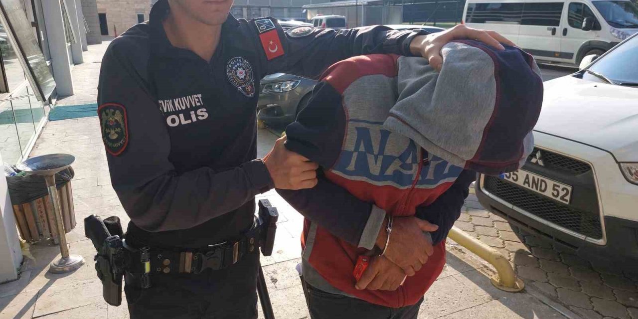 Yolcu otobüsünde turşu bidonlarında 7,5 kilo esrar ele geçirildi