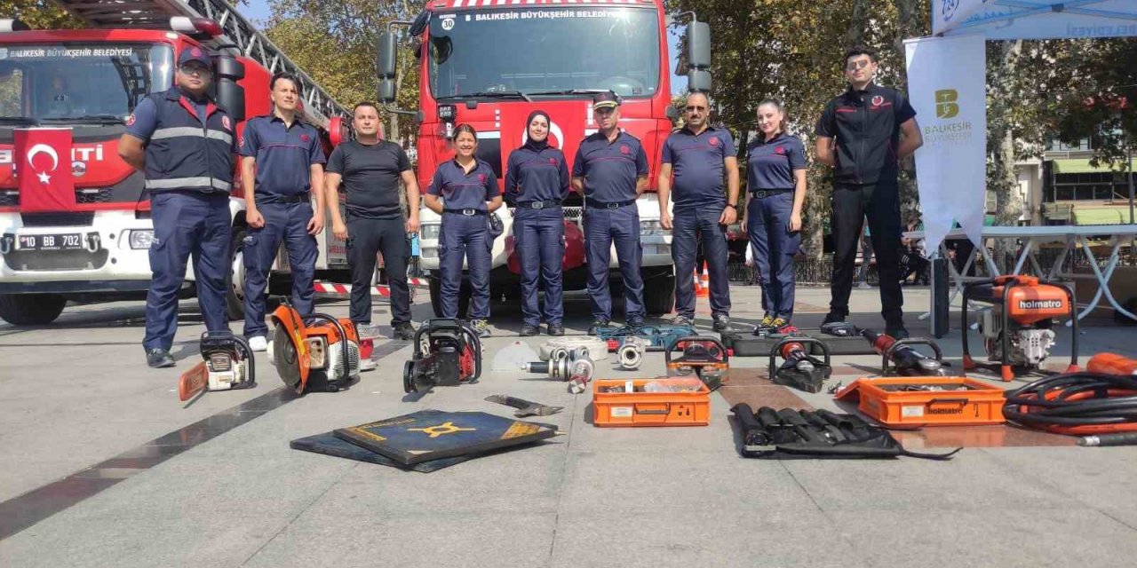 Bandırma’da İtfaiye Haftası’nda itfaiye tanıtım günü