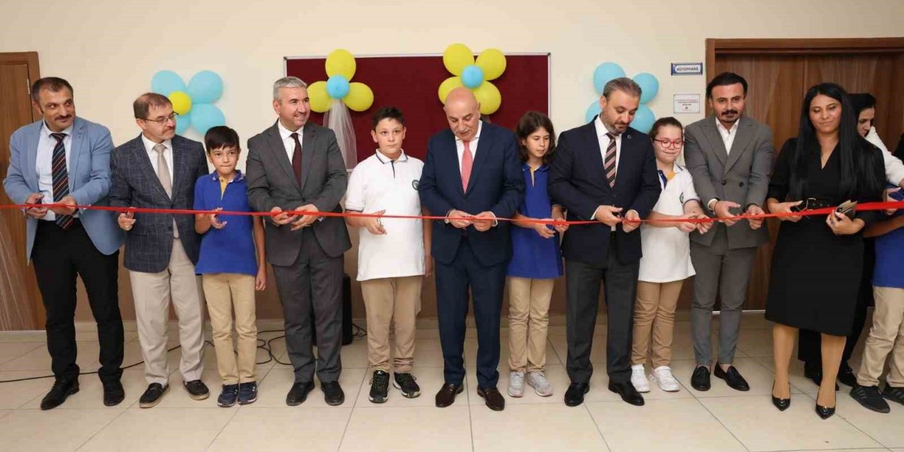 Keçiören’de bir okula daha laboratuvar sınıfı ve kütüphane kazandırıldı