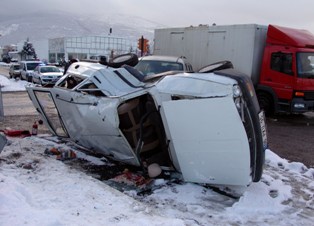 Otomobiller çarpıştı: 5 yaralı