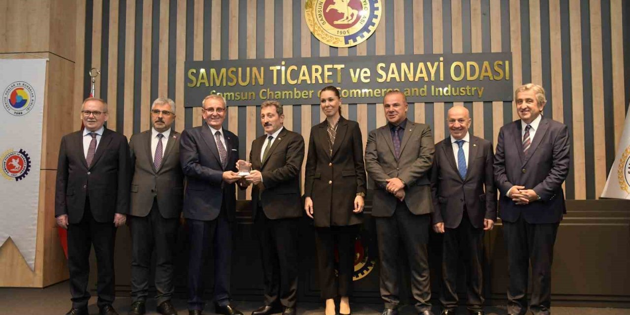 Samsun TSO’da meclis üyelerine plaket