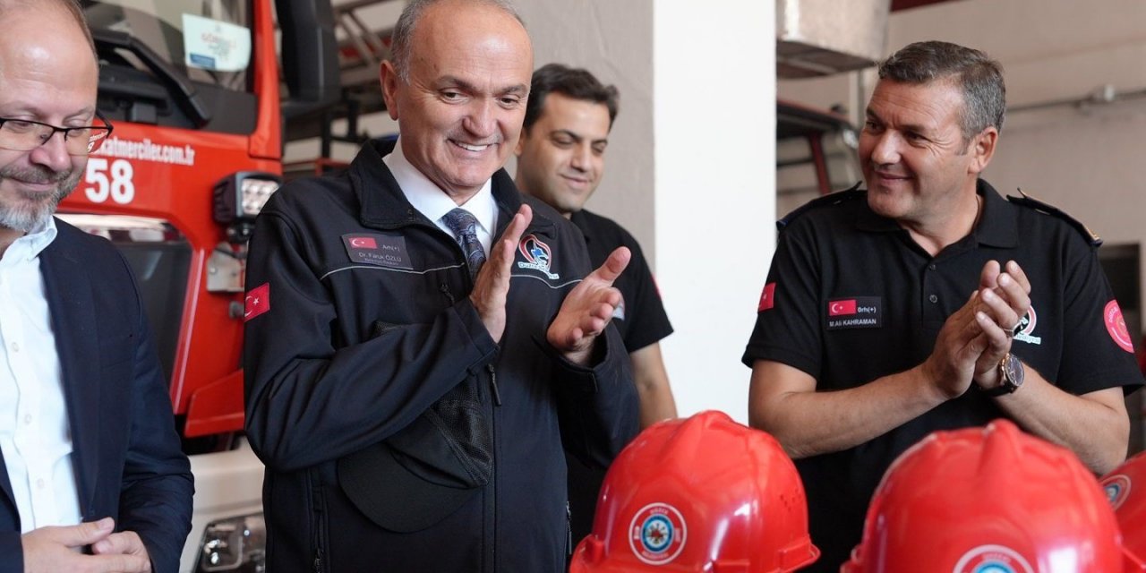 Başkan Faruk Özlü itfaiyecilere telsizden seslendi