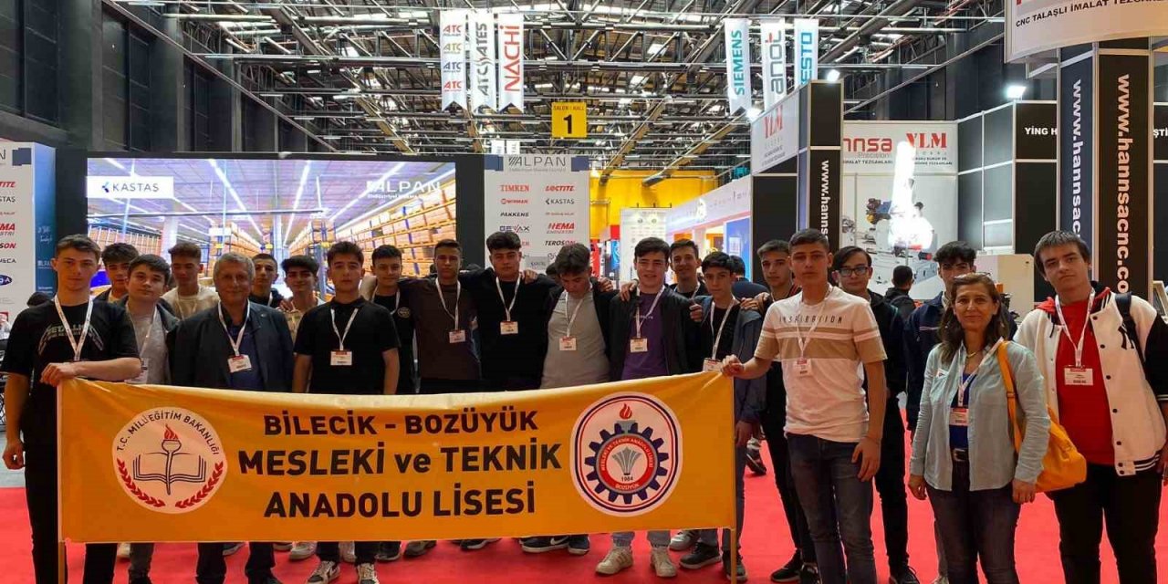 Bozüyüklü öğrenciler Eskişehir Endüstri Fuarı’na katıldı