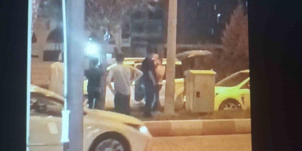 Kontrolden çıkan araç kaldırıma çıktı: 1 yaralı