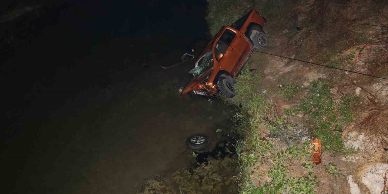 Büyüksu Deresi’ne pikapla uçtular: 1 ölü, 3 yaralı