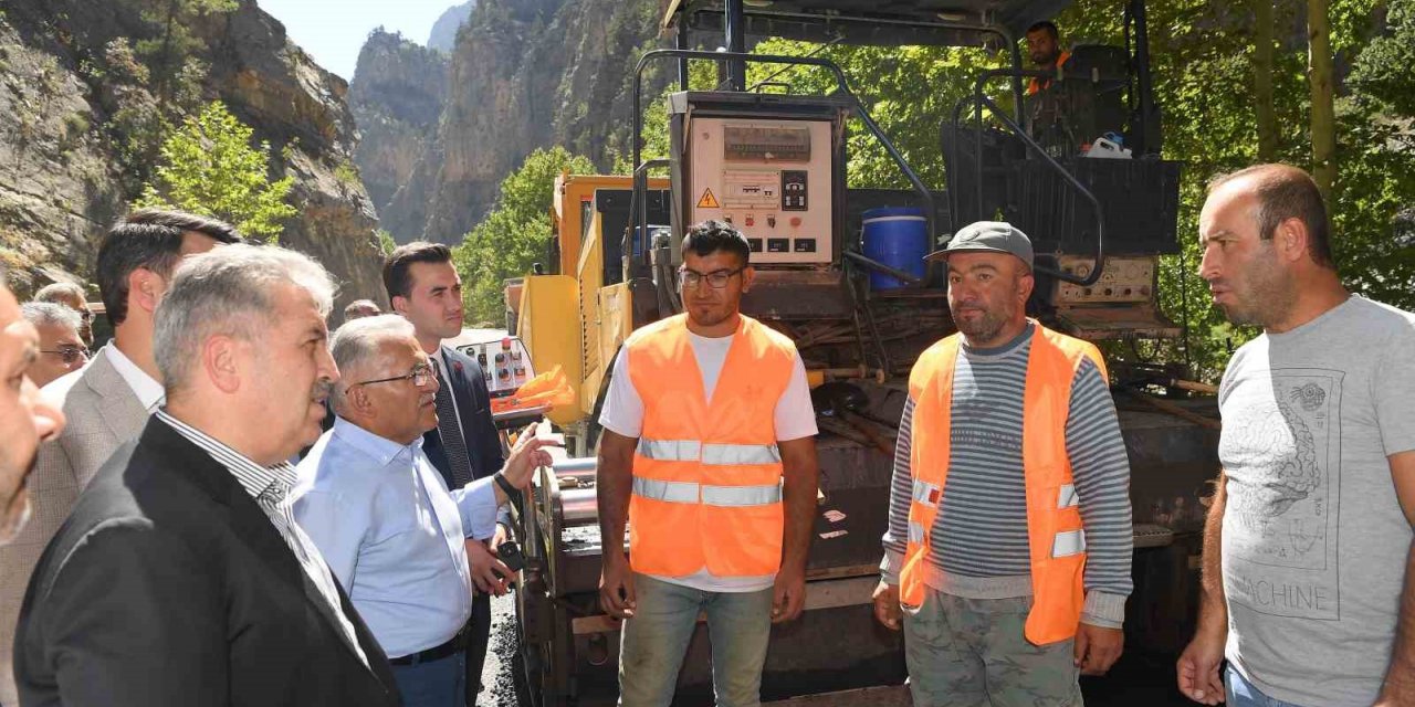 Başkan Büyükkılıç’tan ulaşımını sıcak asfaltla buluşturduğu Kapuzbaşı Şelalesi’ne davet