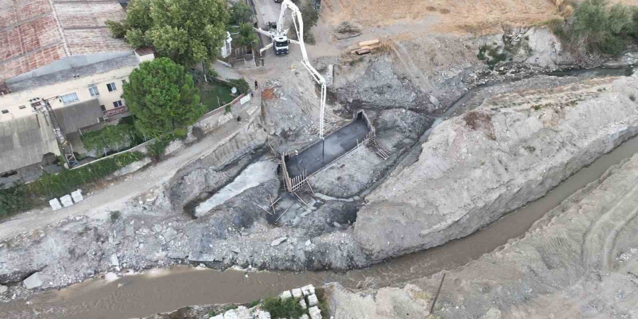 Selde yıkılan Eskihisar Köprüsü yenileniyor