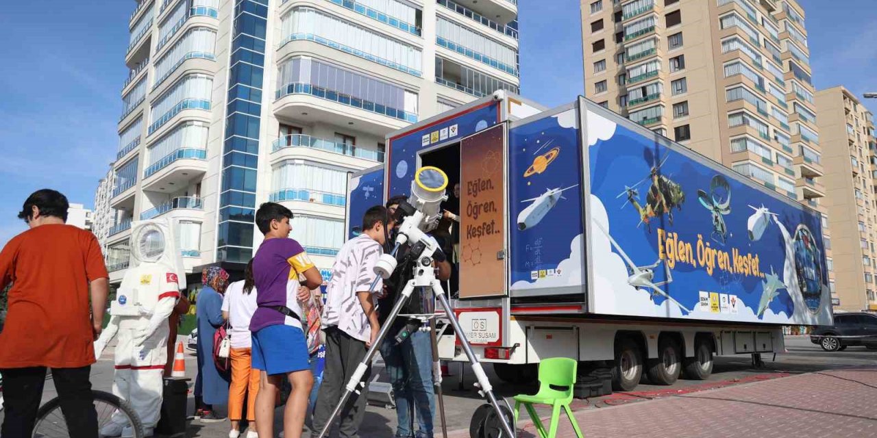 Başkan Altay: “Bilim Tırımız yenilenen yüzüyle çocuklara bilim sevgisi aşılıyor”