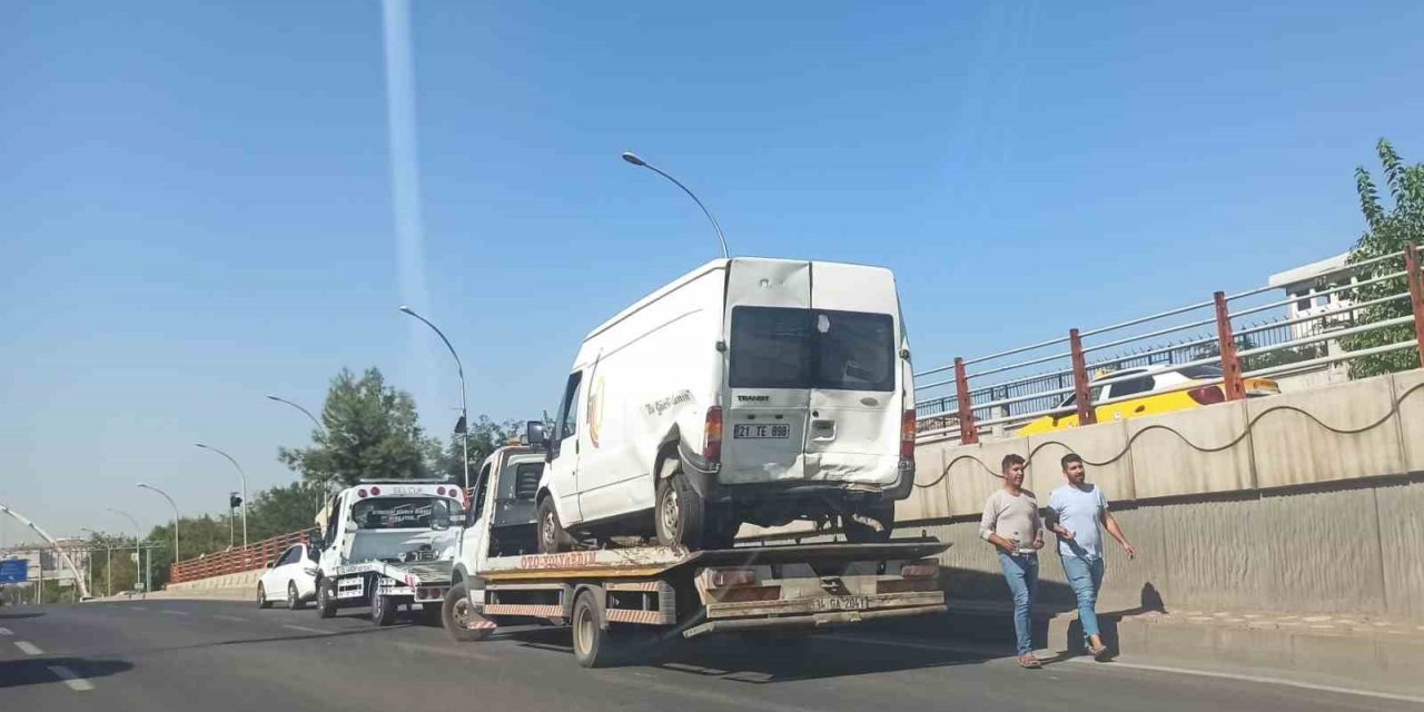 Diyarbakır’da zincirleme kaza: 3 yaralı