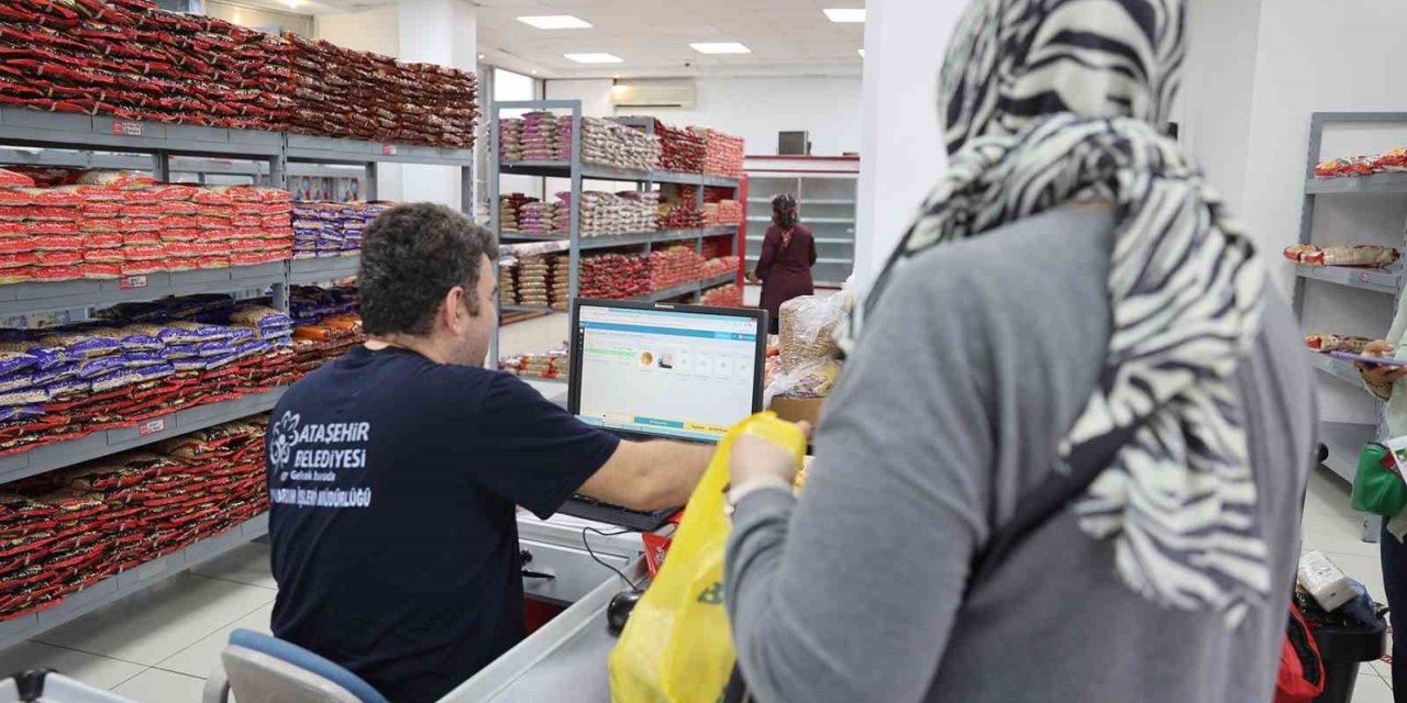 Ataşehir’de sosyal marketlerde iyilik paylaştıkça çoğalıyor