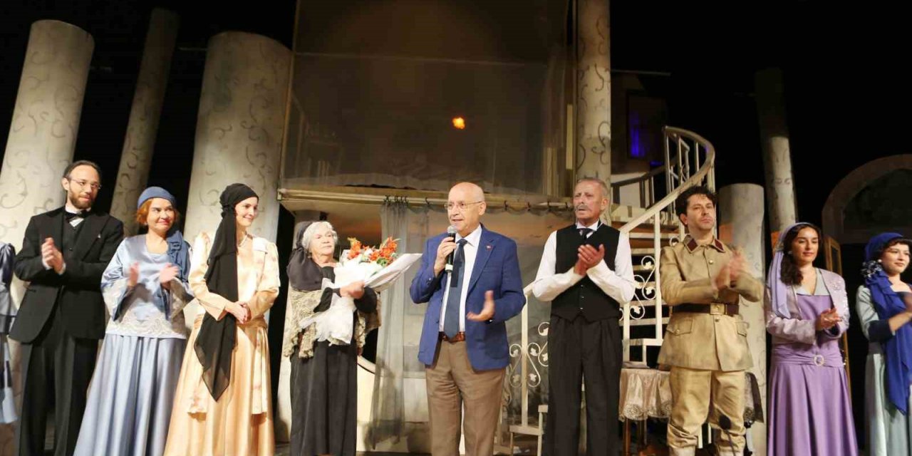 Yenimahalle’de tiyatro gecesi