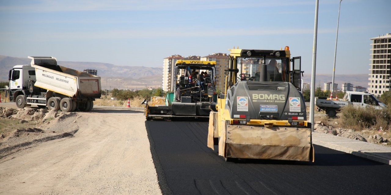 Melikgazi yeni asfalt yollar için hızla çalışıyor
