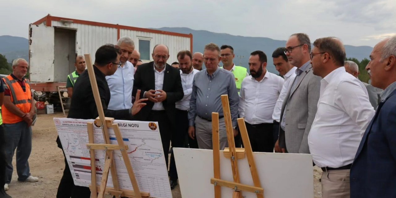 Simav’da yapımı devam eden yollarda inceleme