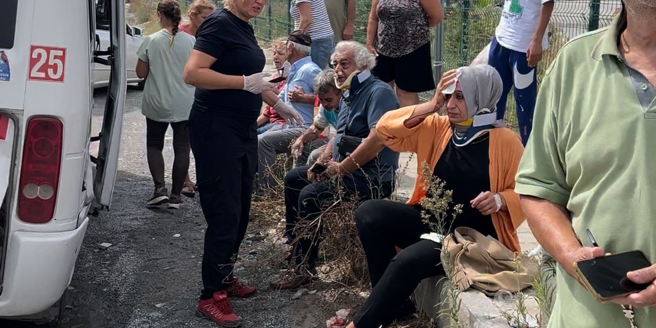 Kuşadası’nda otomobil minibüse arkadan çarptı: 6 yaralı