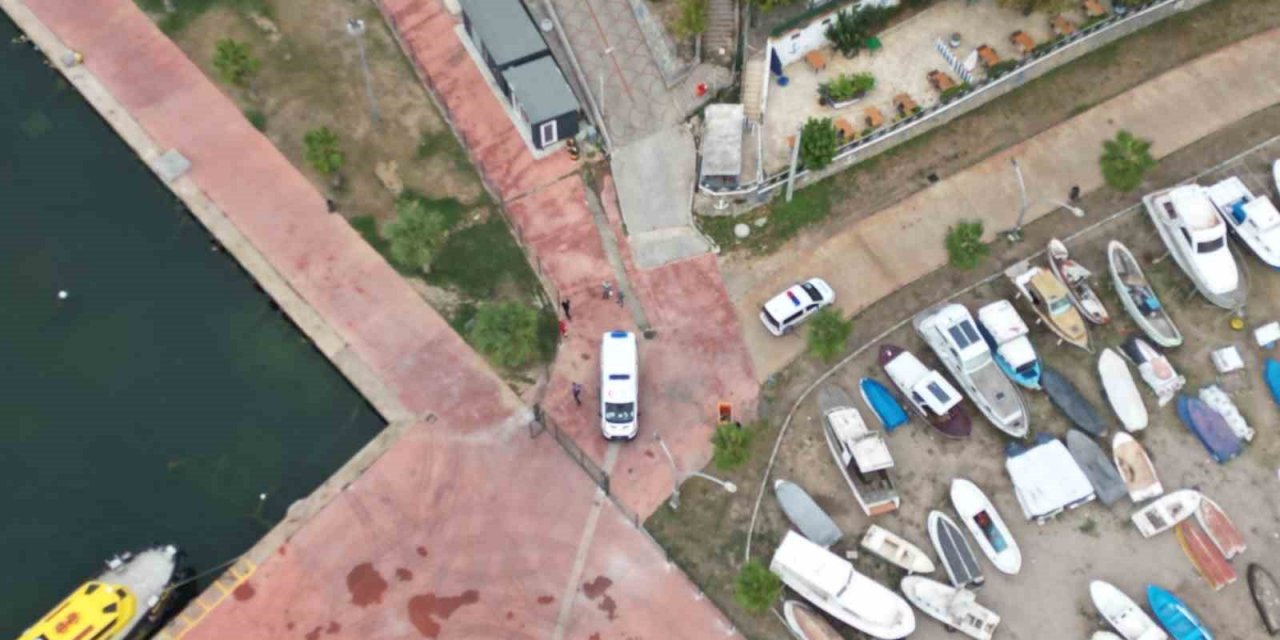 Genç kadın kayalıklardan kayıp düştü