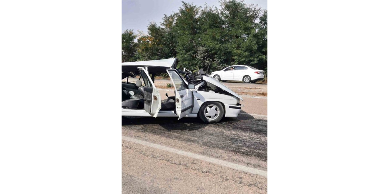 Kastamonu’da minibüs otomobil ile çarpıştı: 2 yaralı